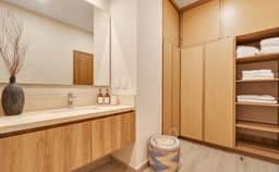 Breezy 2BR Ground-Level Hideaway | Pool, Parking & Great Location - Image 5