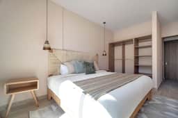Coastal Chic Retreat - Elegant 1BR Steps minutes from the Sea