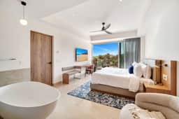 One Bedroom Ocean View with King - Image 2
