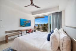 One Bedroom Ocean View with King - Image 3