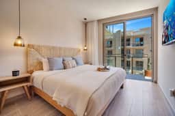 Stylish Condo with Pool, Fast Wi-Fi & Gated Security - Image 2