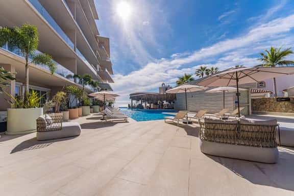 One Bedroom Pool View with Plunge Pool - Image 1