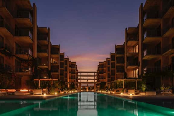 Spacious 2BR Ground-Floor Stay in Las Arenas | Ideal for Families - Image 1