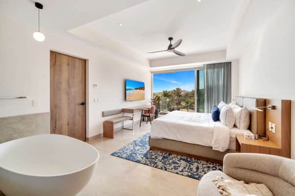 One Bedroom Ocean View with King - Image 2