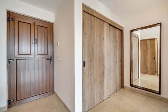 One Bedroom Ocean View with King - Image 4