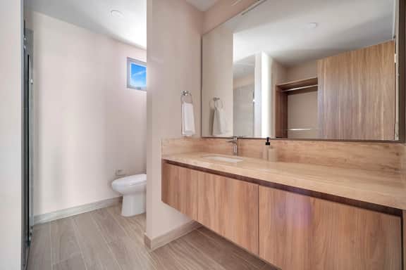 Stylish 2BR Upper-Level Retreat | Modern, Secure & Beach Nearby - Image 4