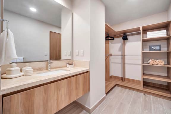Stylish Condo with Pool, Fast Wi-Fi & Gated Security - Image 4