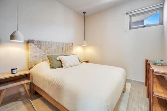 Stylish Condo with Pool, Fast Wi-Fi & Gated Security - Image 5