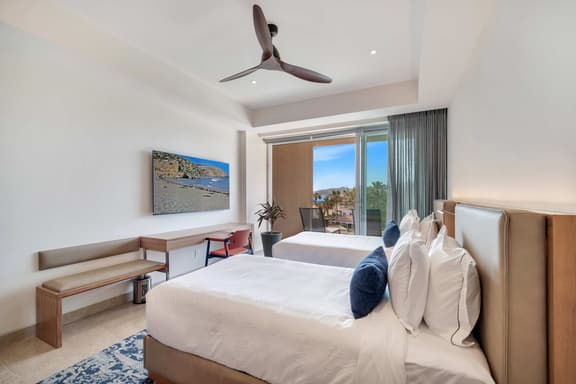 One Bedroom Ocean View with Twin Beds - Image 1