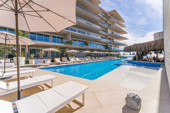 One Bedroom Pool View with Plunge Pool