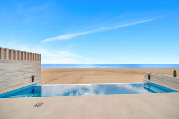 Three Bedroom Ocean Front Residence with Pool